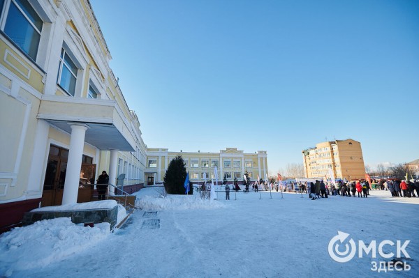Раньше маршировали курсанты, теперь рассекают сноубордисты. Как прошёл День зимних видов спорта