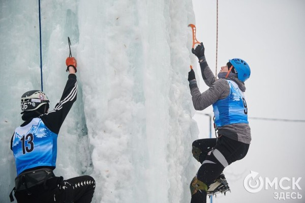 Подняться на ледяную вышку за 10 секунд: в Омске прошли соревнования ледолазов Подняться на ледяную вышку за 10 секунд: в Омске прошли соревнования ледолазов