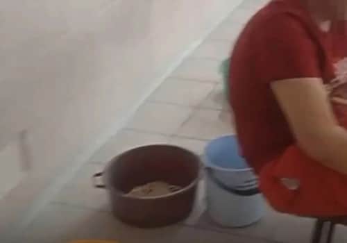 В омской БСМП-1 перевязки делали «под дождем»