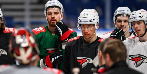 "Ребята заряжены". Звягин рассказал, как "Авангард" будет обыгрывать "Локомотив" 