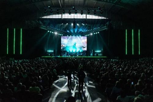 Огромный флаг, скалодром, гонки и концерты: в Омске отметили десятилетие «Крымской весны»