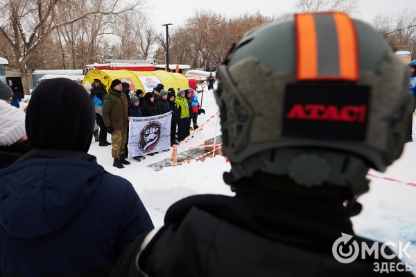 Подняться на ледяную вышку за 10 секунд: в Омске прошли соревнования ледолазов Подняться на ледяную вышку за 10 секунд: в Омске прошли соревнования ледолазов