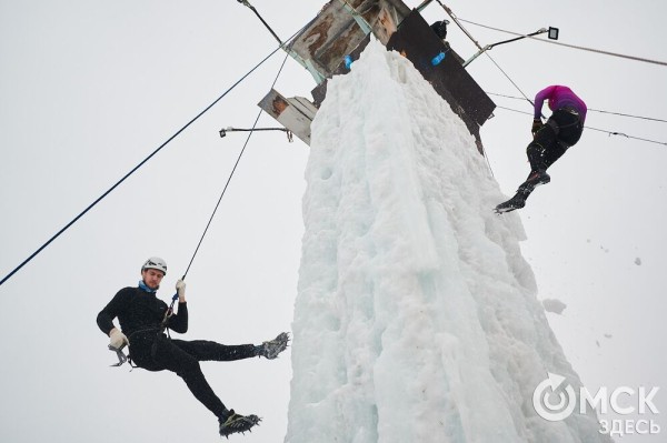 Подняться на ледяную вышку за 10 секунд: в Омске прошли соревнования ледолазов Подняться на ледяную вышку за 10 секунд: в Омске прошли соревнования ледолазов