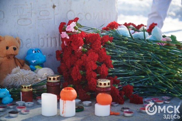 Омичи могут принести цветы в память о погибших в "Крокусе" в сквер Дружбы народов