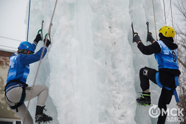 Подняться на ледяную вышку за 10 секунд: в Омске прошли соревнования ледолазов Подняться на ледяную вышку за 10 секунд: в Омске прошли соревнования ледолазов