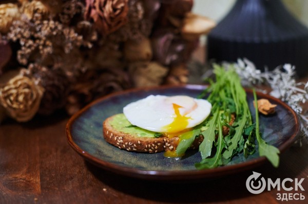 Партизанская курица и схватка с самым "крутым" яйцом - готовим для любимой женщины