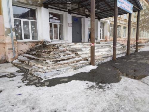 «Вешние воды» не по программе: о протекающих крышах в школах Омска