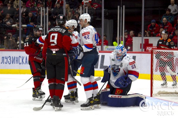 "Авангард" одержал вторую домашнюю победу в серии с "Ладой"