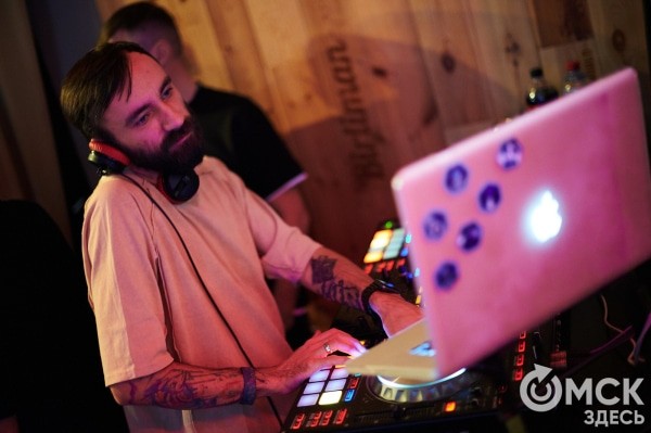 В работе, как и в музыке, всё должно быть гармонично. Диджей рассказал, что делает в IT