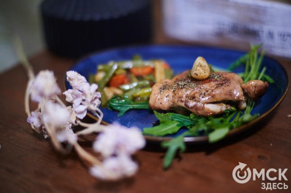 Партизанская курица и схватка с самым "крутым" яйцом - готовим для любимой женщины