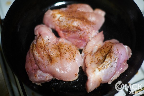 Партизанская курица и схватка с самым "крутым" яйцом - готовим для любимой женщины