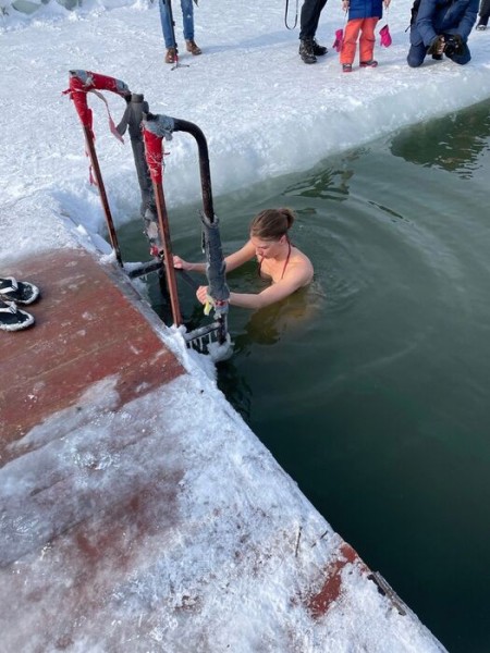 "Два месяца ведро не могла купить - с мыслями собиралась". Рассказываем истории омских моржих "Два месяца ведро не могла купить - с мыслями собиралась". Рассказываем истории омских моржих