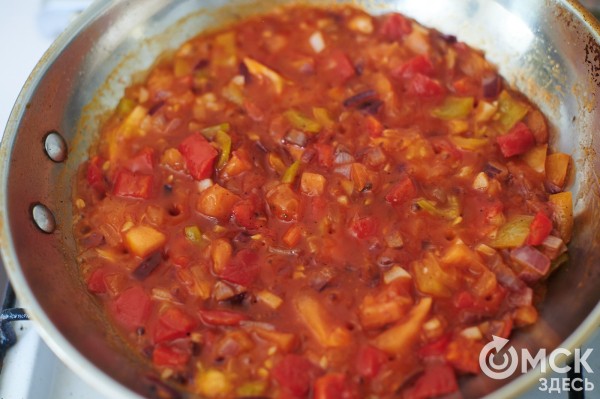 Партизанская курица и схватка с самым "крутым" яйцом - готовим для любимой женщины