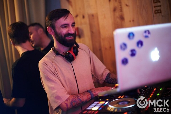 В работе, как и в музыке, всё должно быть гармонично. Диджей рассказал, что делает в IT