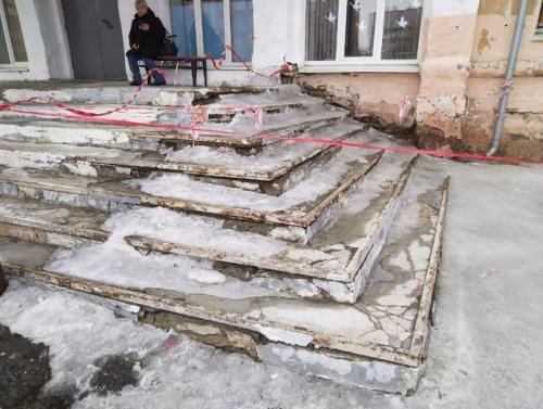 «Вешние воды» не по программе: о протекающих крышах в школах Омска