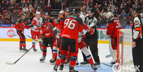 "Локомотив" разгромил "Авангард" во втором матче серии "Локомотив" разгромил "Авангард" во втором матче серии