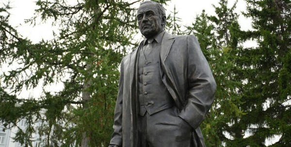 Памятник Михаилу Ульянову откроют в столице в Международный день театра