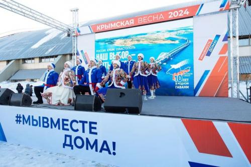 Огромный флаг, скалодром, гонки и концерты: в Омске отметили десятилетие «Крымской весны»