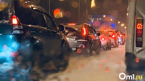 Штормовой ветер и град надвигаются на Омскую область