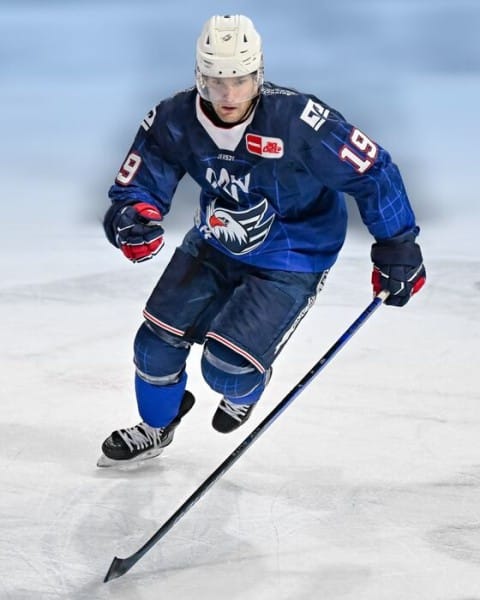 "Авангард" подписал "вариативного" канадского нападающего