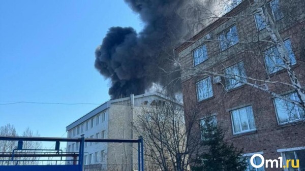 В омских Нефтяниках крупный пожар В омских Нефтяниках крупный пожар