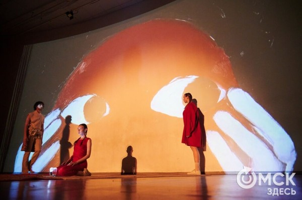 Игры сорокалетних. Театр мод OBRAZ устроил модную "выходку"