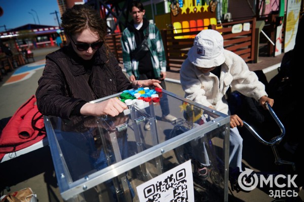 Соревнуясь, наводить чистоту. Омичи пробежались с мусорными пакетами по "Зелёному острову"