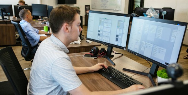 Робота-кота собрали омские студенты. Он машет хвостиком и тренирует людей Робота-кота собрали омские студенты. Он машет хвостиком и тренирует людей