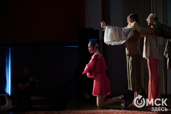 Игры сорокалетних. Театр мод OBRAZ устроил модную "выходку"