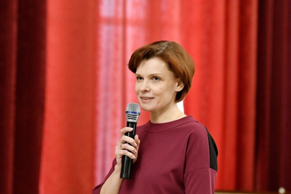 Елена Попова: "Любой моноспектакль - это попытка разобраться с собой"