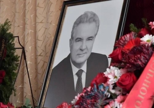 В центре Омска, на «обкомовском доме», установят мемориальную доску Варнавскому В центре Омска, на «обкомовском доме», установят мемориальную доску Варнавскому