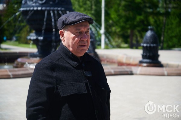 Что там скрыто? В сквере напротив ОмГУПСа появилась таинственная лавочка Что там скрыто? В сквере напротив ОмГУПСа появилась таинственная лавочка