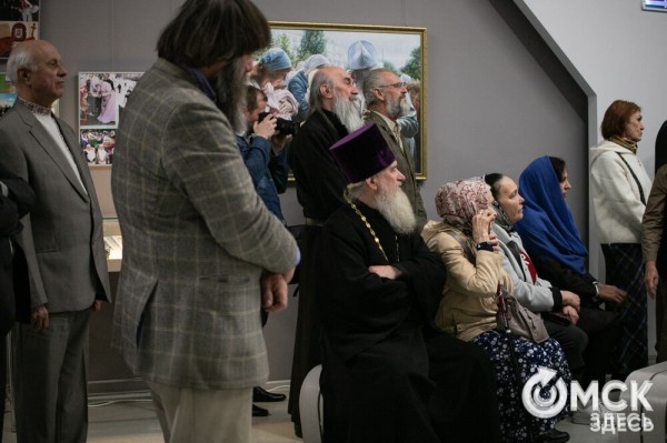 "Право памяти - быть живым". В Омске открылась выставка памяти Митрополита Феодосия