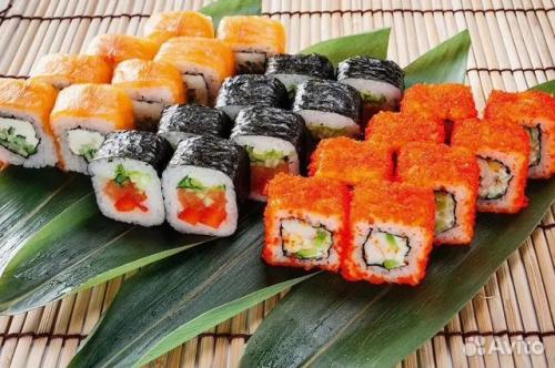 «Подвижный» бизнес на роллах: в Омске продают сети еды с доставкой