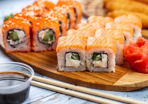 «Подвижный» бизнес на роллах: в Омске продают сети еды с доставкой