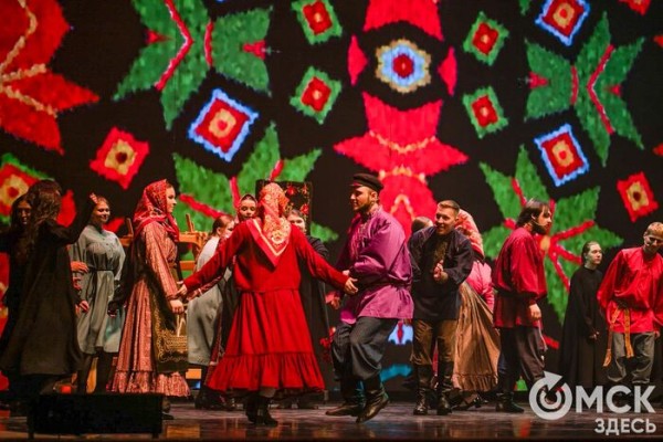 "Не может быть дешевизны". Почему мода с национальным акцентом не хочет в масс-маркет "Не может быть дешевизны". Почему мода с национальным акцентом не хочет в масс-маркет