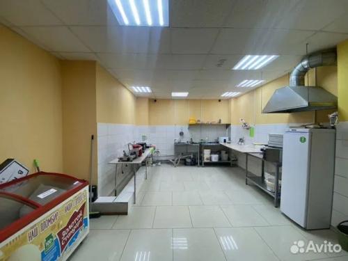 «Подвижный» бизнес на роллах: в Омске продают сети еды с доставкой