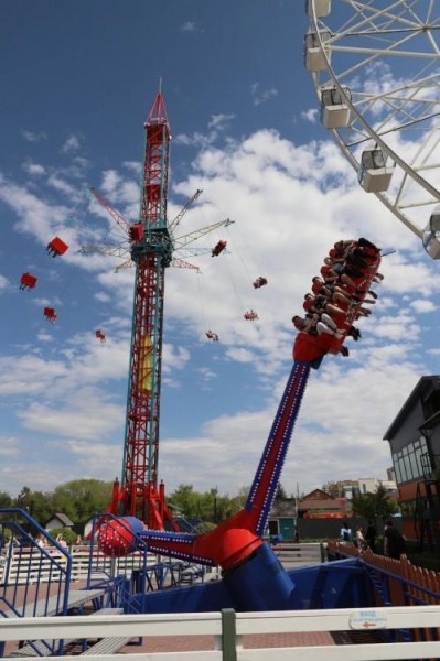 «Вихрь», «Тайфун» и «Ураган»: белгородских прокатили на каруселях Омска «Вихрь», «Тайфун» и «Ураган»: белгородских прокатили на каруселях Омска