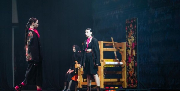 Нарядиться в шабур: дизайнер Варвара Зенина о современных смыслах традиционной одежды