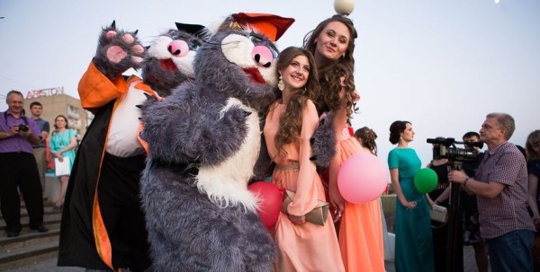 Почти как в столице. Сколько стоит выпускной в Омске