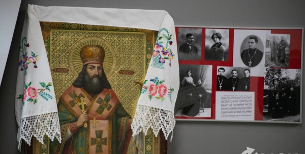 "Право памяти - быть живым". В Омске открылась выставка памяти Митрополита Феодосия