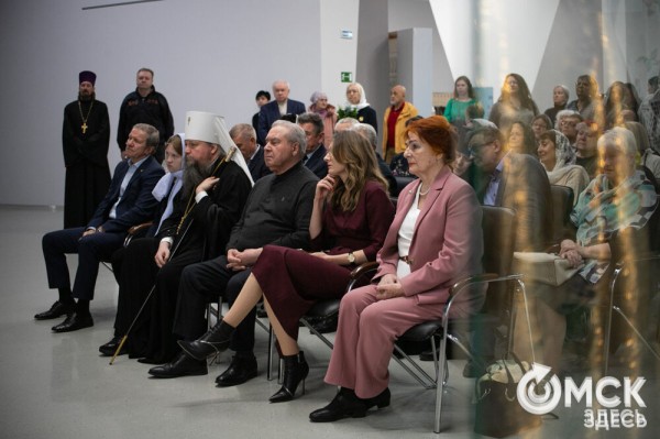 "Право памяти - быть живым". В Омске открылась выставка памяти Митрополита Феодосия