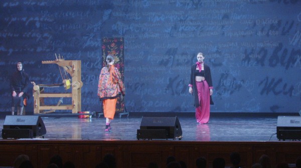 Нарядиться в шабур: дизайнер Варвара Зенина о современных смыслах традиционной одежды