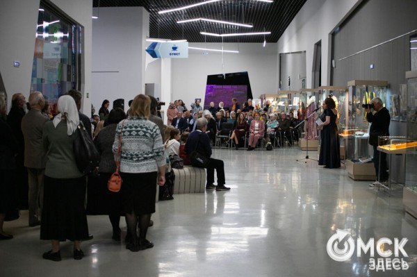 "Право памяти - быть живым". В Омске открылась выставка памяти Митрополита Феодосия