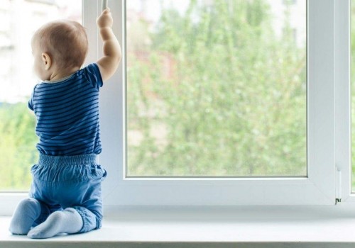 Сезон открытых окон: следователи просят омичей не оставлять детей без присмотра Сезон открытых окон: следователи просят омичей не оставлять детей без присмотра