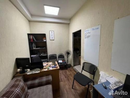 «Подвижный» бизнес на роллах: в Омске продают сети еды с доставкой