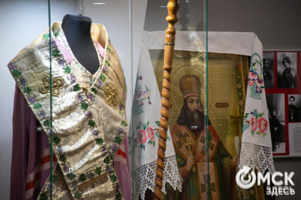 "Право памяти - быть живым". В Омске открылась выставка памяти Митрополита Феодосия