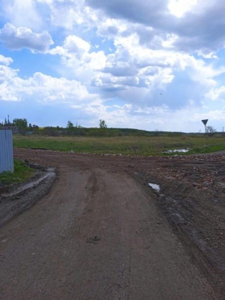 Камни «проткновения»: грунтовую дорогу в Омской области укрепили до скрежета Камни «проткновения»: грунтовую дорогу в Омской области укрепили до скрежета