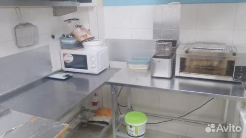 «Подвижный» бизнес на роллах: в Омске продают сети еды с доставкой