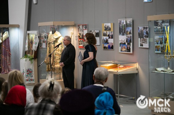 "Право памяти - быть живым". В Омске открылась выставка памяти Митрополита Феодосия